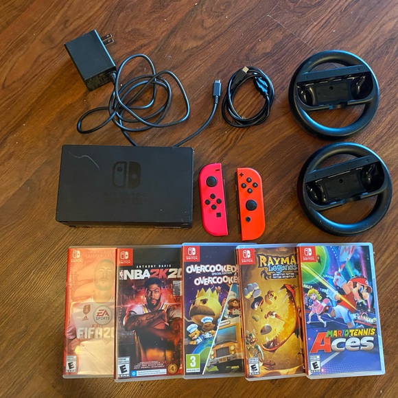 SOLD//Nintendo switch (v1.0) + 5 games + joycons + more - Picture 4 of 5